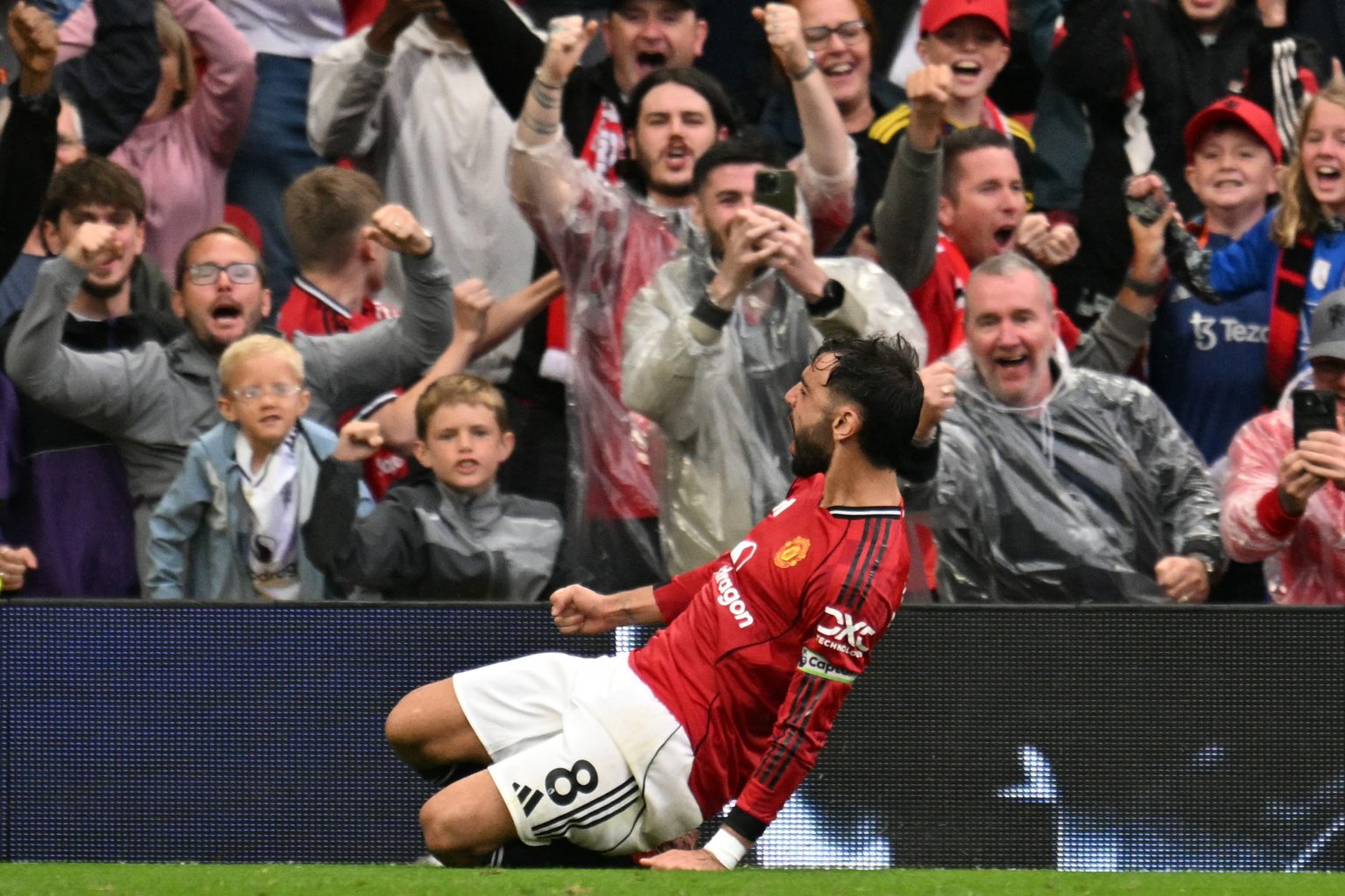 revivez le match palpitant où les bees ont brisé les espoirs de burnley dans un thriller à 7 buts, un spectacle intense et riche en émotions.
