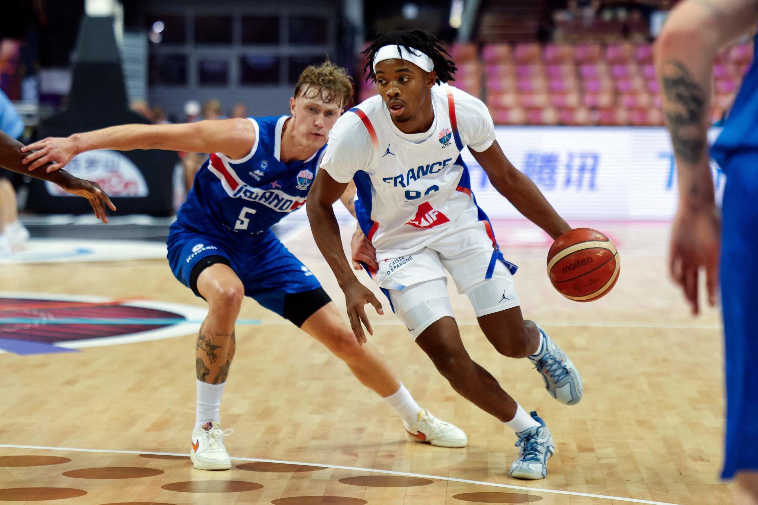 revivez le désastre inattendu d'un match de basket lycéen où chaque seconde a compté, entre erreurs et rebondissements dramatiques.