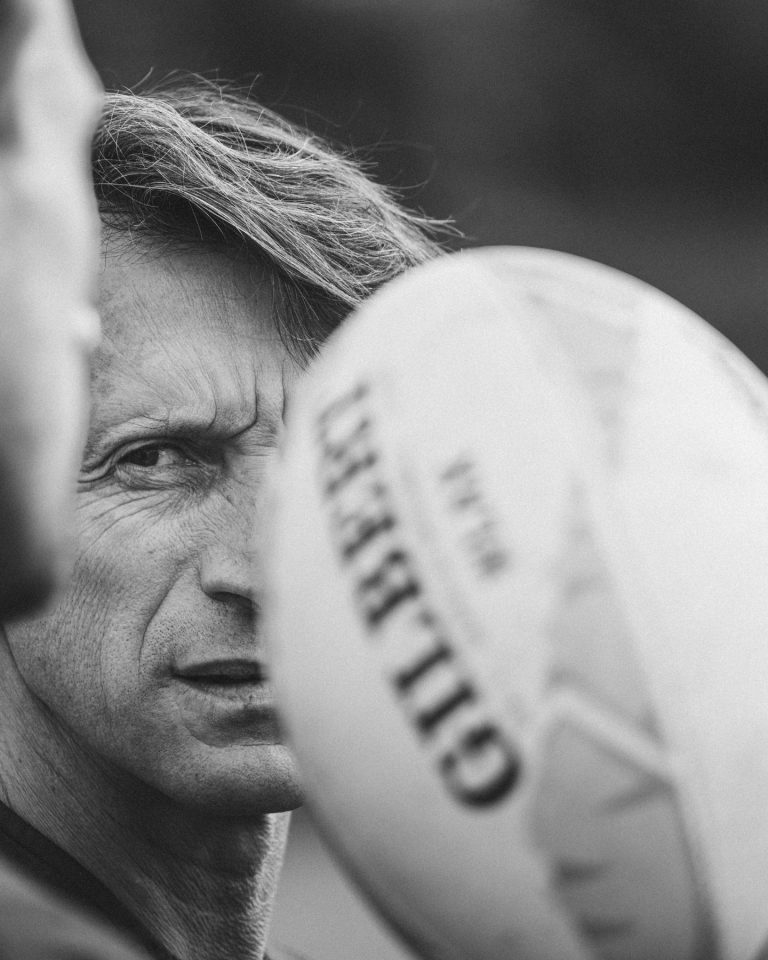 découvrez comment le rugby devient une nouvelle source d'inspiration pour les entraîneurs de football, apportant des stratégies innovantes et une nouvelle dynamique au jeu.