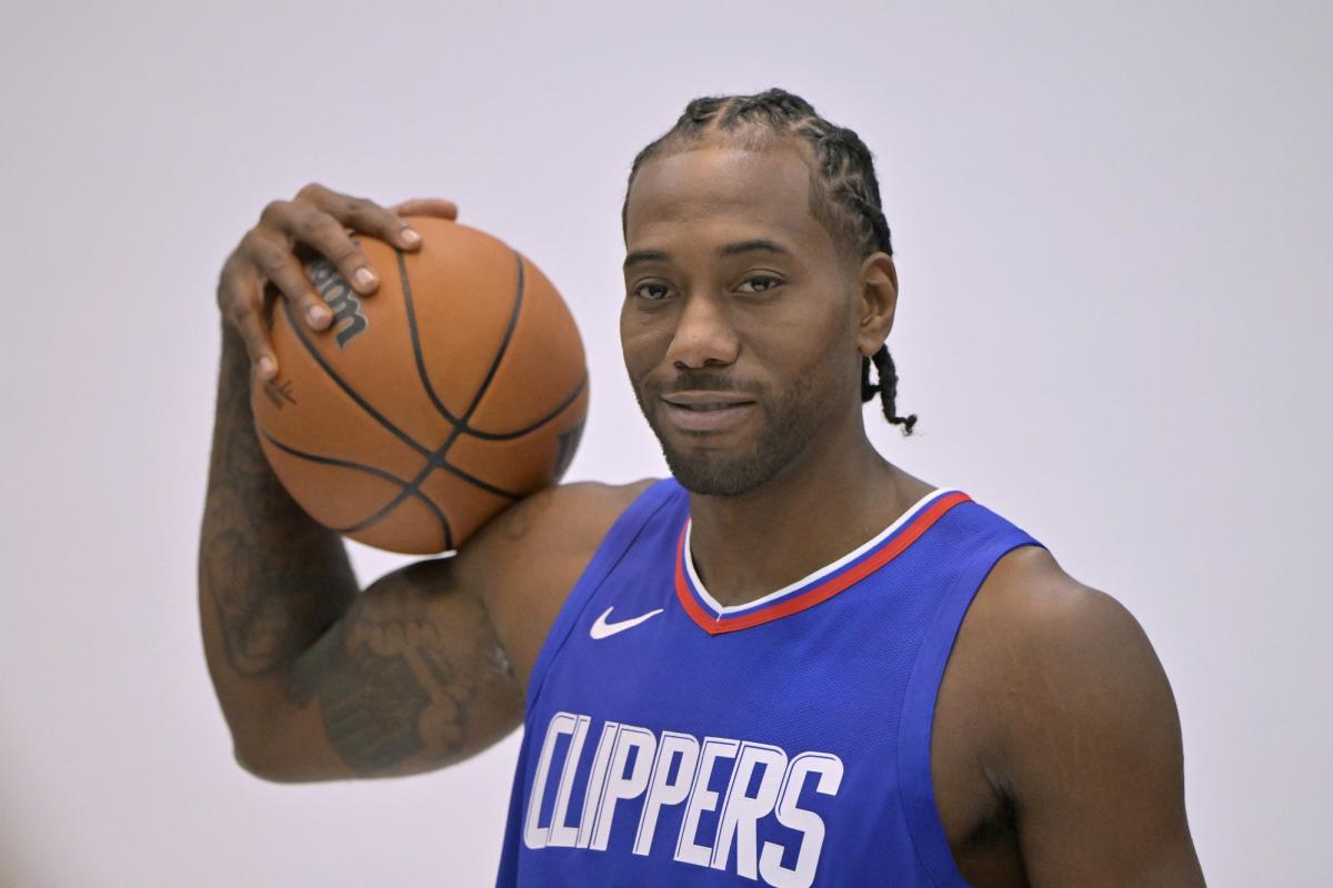 découvrez le nouveau leadership de l'équipe masculine de basketball usd, avec des stratégies innovantes et une vision ambitieuse pour dominer la saison.