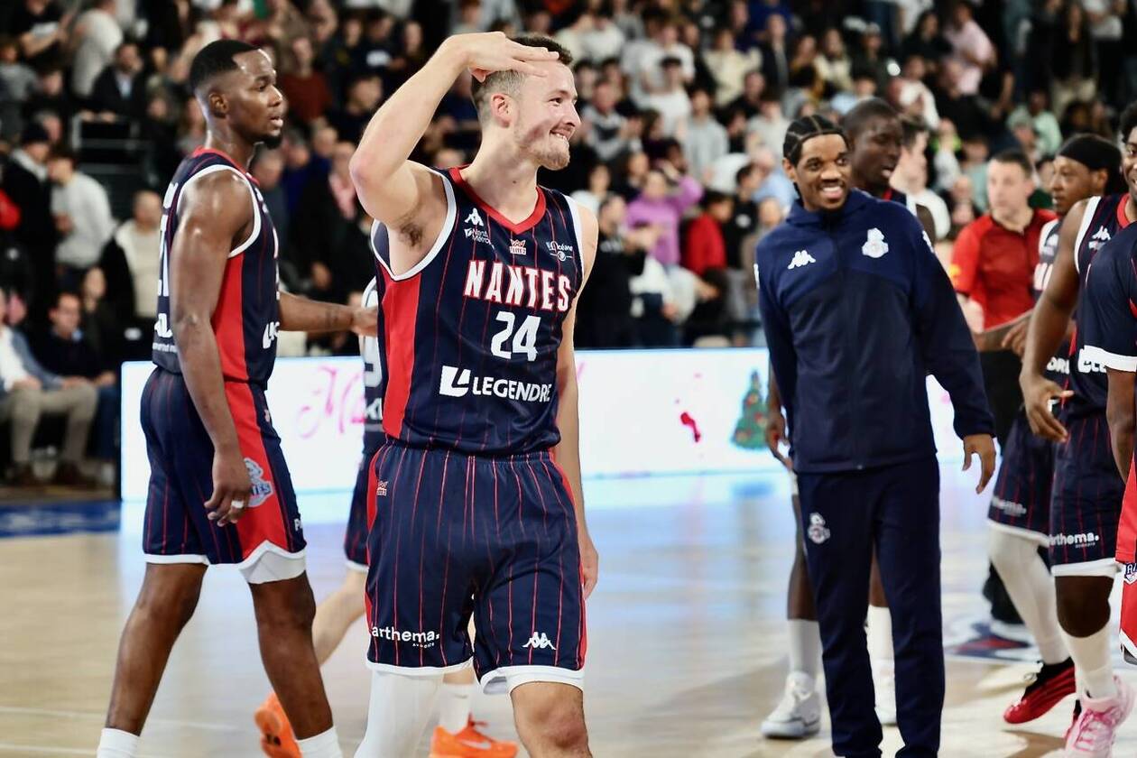 découvrez le classement des 10 équipes universitaires de basketball les plus décevantes cette saison, avec analyses et performances décevantes.
