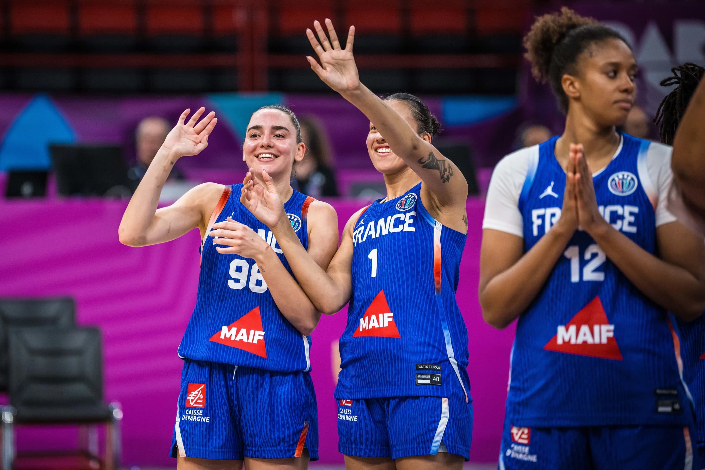 découvrez la liste complète des joueuses et du staff de l'équipe féminine de basketball des usa pour les qualifications à la coupe du monde fiba 2026. suivez leurs performances et actualités.