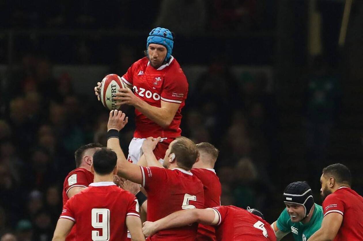 world rugby réagit à la colÚre suscitée tandis qu'une star galloise envisage un transfert majeur vers l'angleterre, bouleversant le monde du rugby.