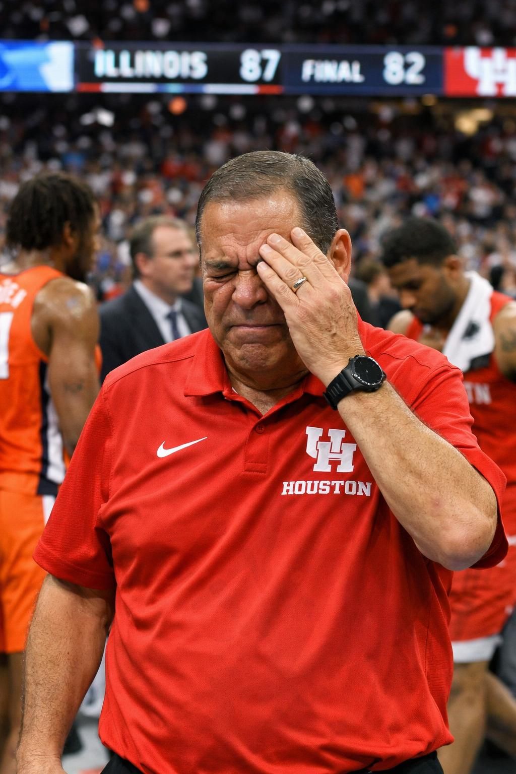 kelvin sampson, entraîneur de houston, explique que la défaite en sweet 16 contre l'illinois est due à un seul facteur déterminant. découvrez son analyse complète.