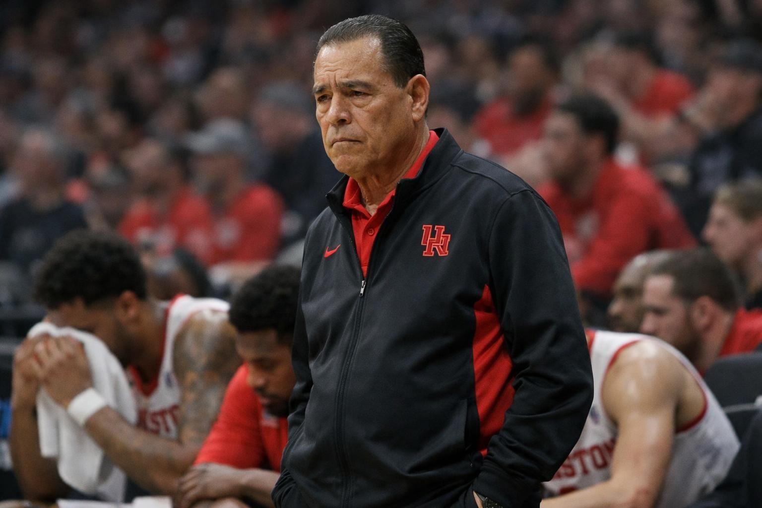 kelvin sampson, entraîneur de houston, explique que la défaite en sweet 16 contre l'illinois est due à un seul facteur clé, offrant une analyse détaillée de cette rencontre cruciale.