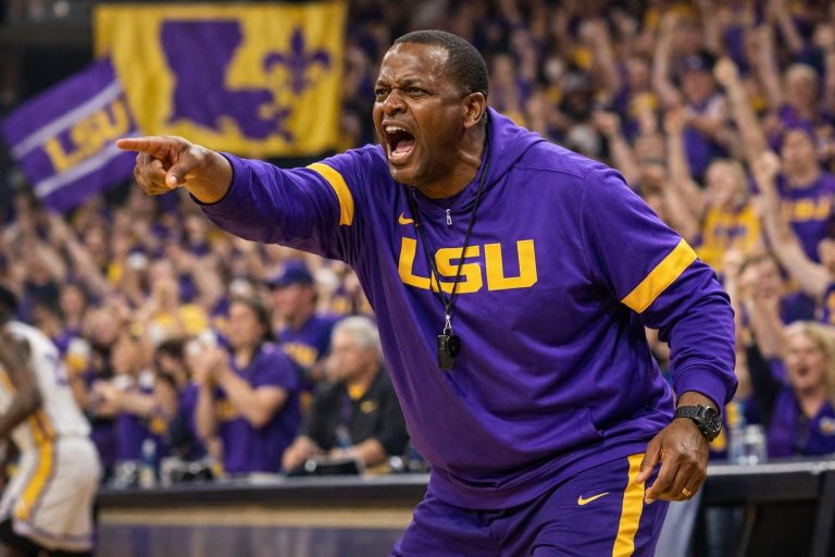 découvrez en direct les dernières nouvelles sur le retour éventuel de will wade au poste d'entraîneur de basket de lsu. suivez la saga et toutes les mises à jour en temps réel.