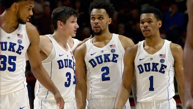 découvrez le classement universitaire de basketball avec duke en tête, analysant les performances et les perspectives des meilleures équipes cette saison.