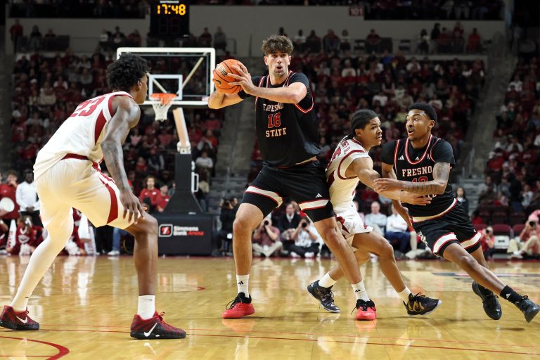 découvrez les classements des équipes universitaires masculines de basketball pour la semaine 18, avec les dernières performances et analyses.
