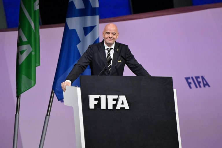 découvrez les lieux et villes hôtes de la coupe du monde 2026, avec toutes les informations essentielles sur les stades et les villes qui accueilleront cet événement mondial.