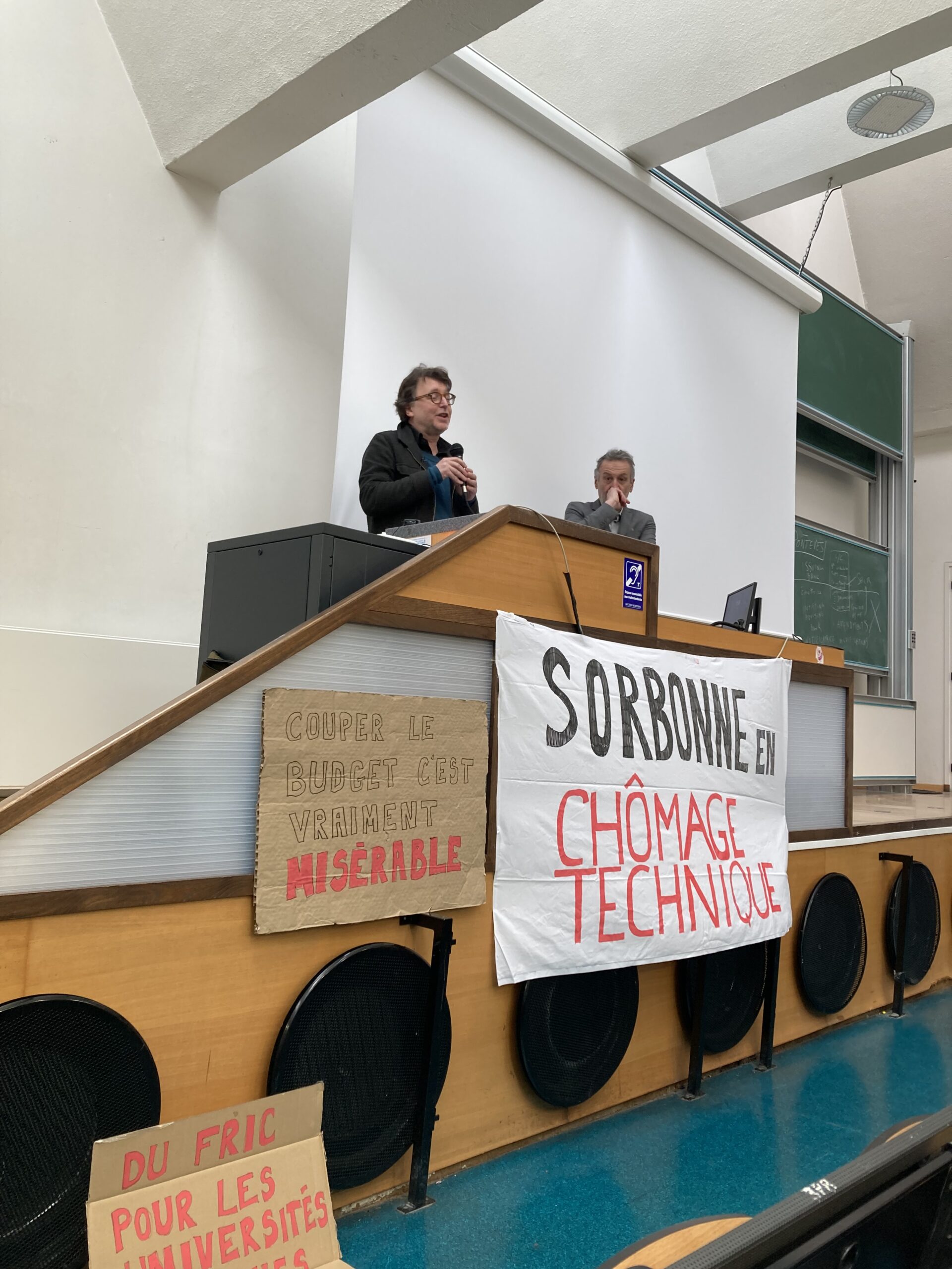 découvrez les impacts des coupes budgétaires au cei et leurs répercussions au-delà du campus, affectant la communauté et les ressources éducatives.