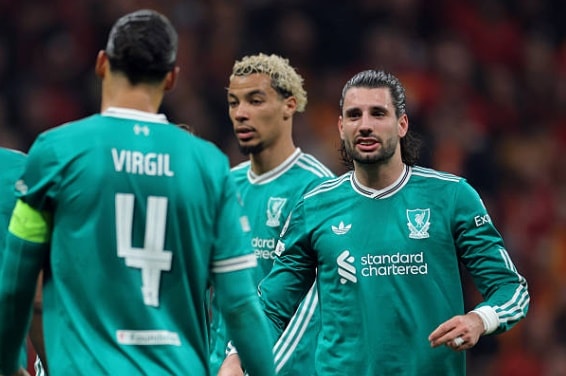 revivez la victoire serrée de galatasaray contre liverpool 1-0 à istanbul dans un match intense et disputé.