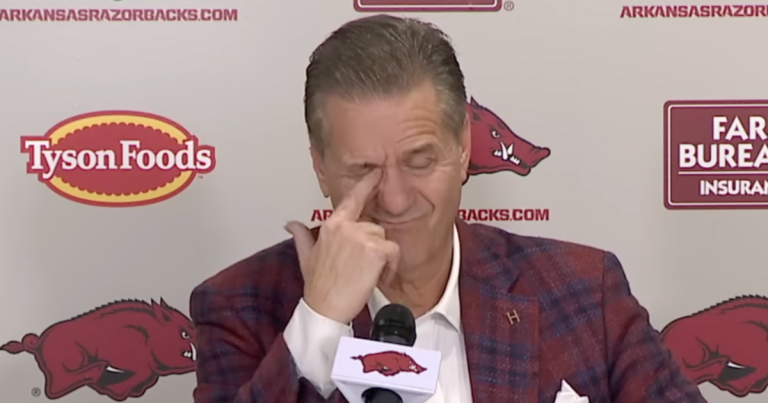 john calipari partage ses sentiments et ses espoirs après avoir vécu sa pire défaite, révélant ses ambitions pour l'avenir.