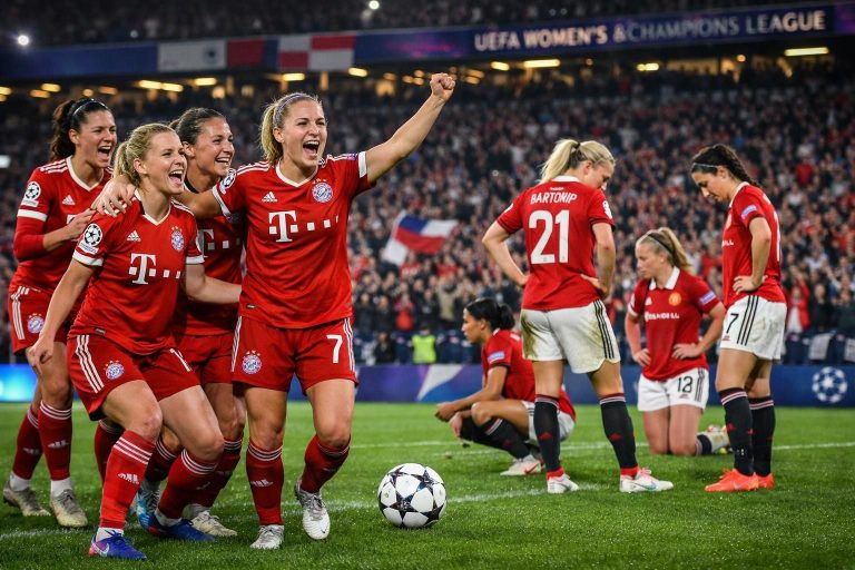 découvrez comment le bayern a stoppé le parcours surprenant de manchester united en uwcl, mettant en lumière l'écart avec les meilleures équipes européennes.