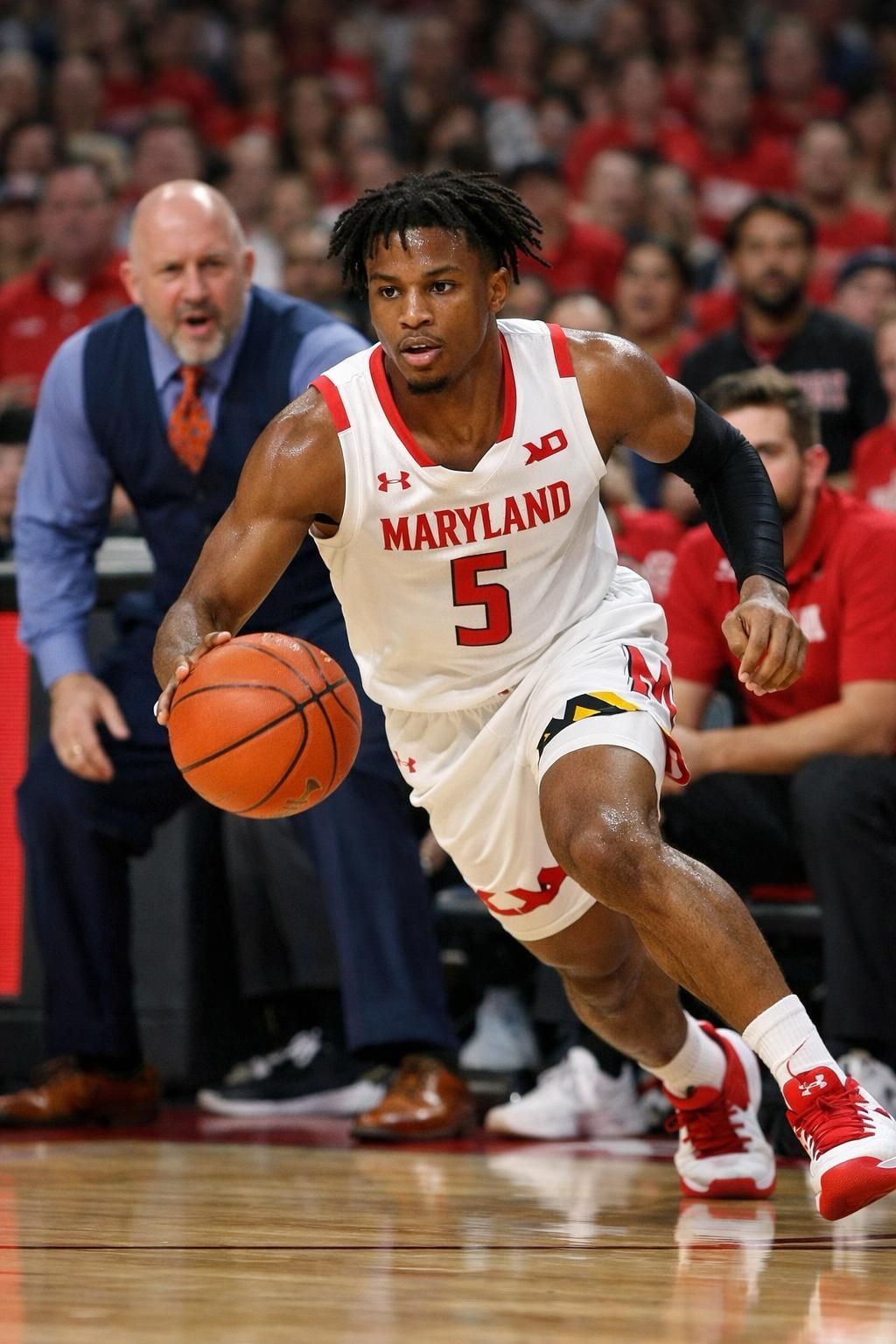 le meneur bishop boswell quitte le tennessee pour rejoindre l'université du maryland, rejoignant ainsi l'équipe dirigée par l'entraîneur buzz williams.
