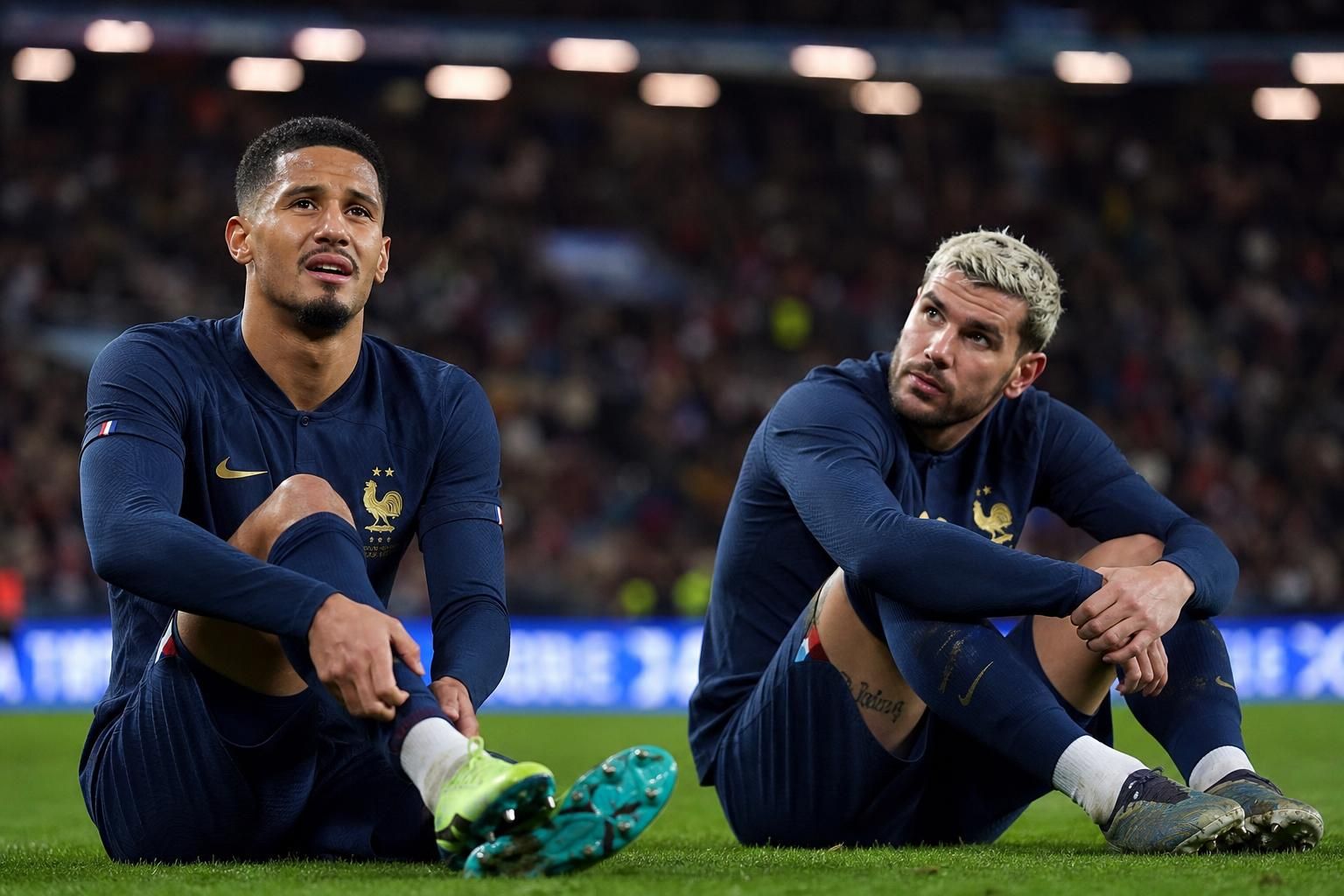 découvrez comment william saliba et théo hernandez ont été protégés lors de la séance d'entraînement de vendredi en vue de la coupe du monde 2026.