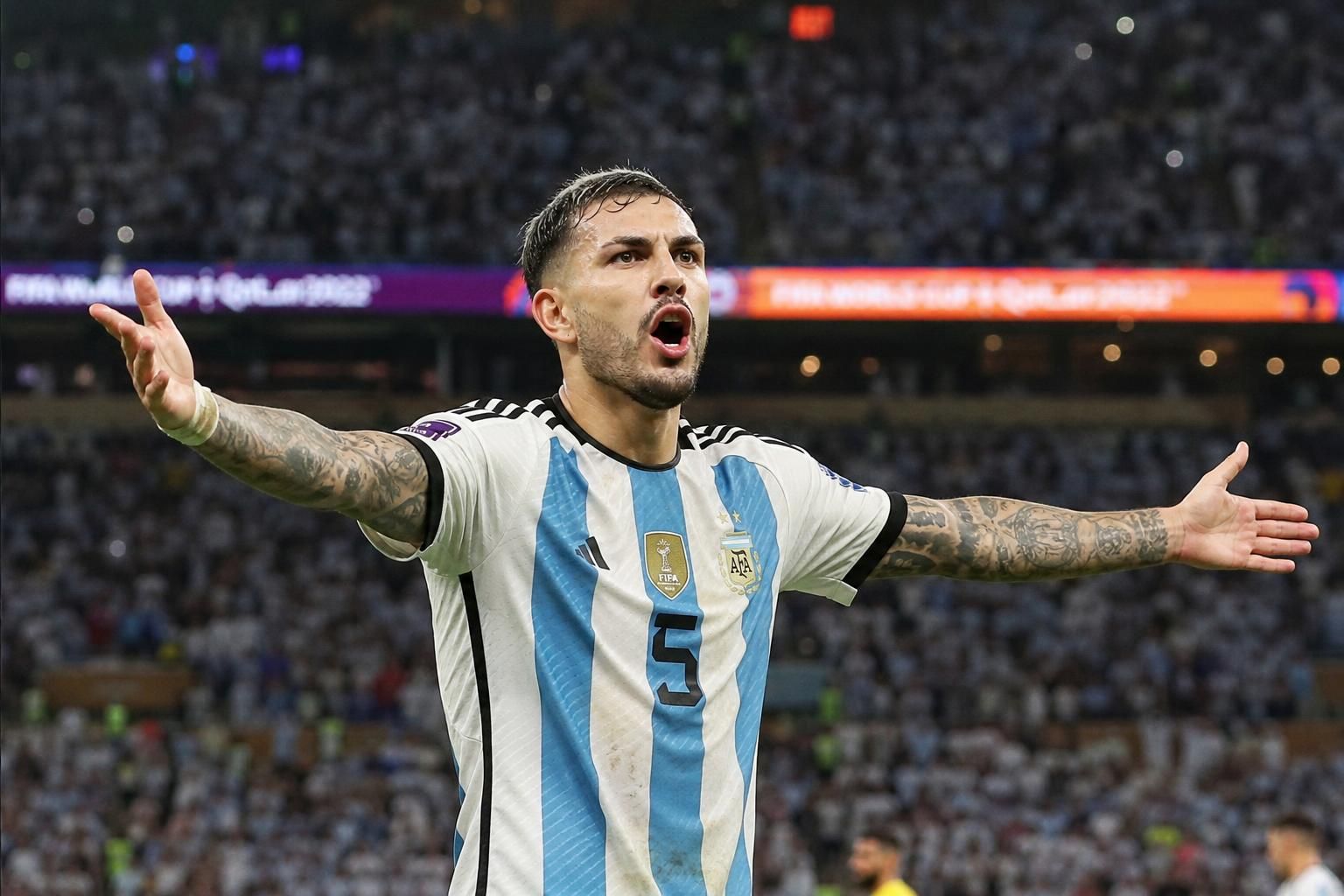 découvrez les raisons derrière la procédure disciplinaire lancée par la fifa contre l’argentine et leandro paredes dans le cadre de la coupe du monde 2026.