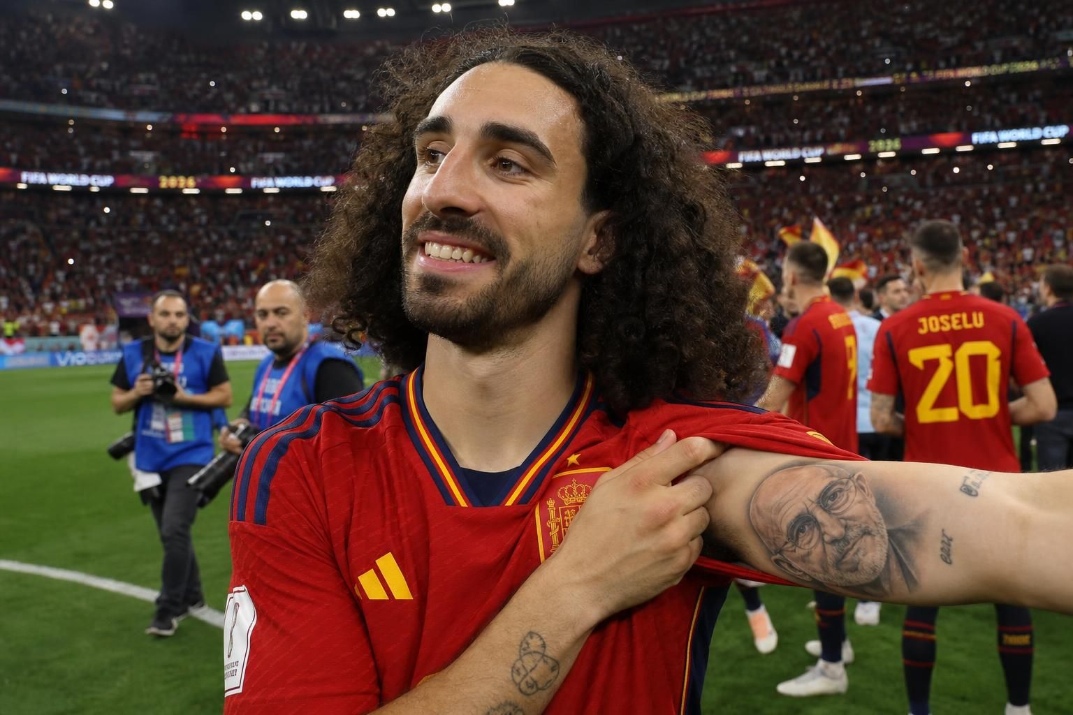 découvrez comment l'espagnol cucurella a tenu sa promesse en se tatouant le visage de son idole à l'approche de la coupe du monde 2026.