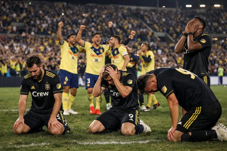 le parcours du crew en ligue des champions prend fin en quarts de finale après une confrontation intense contre le club américa.