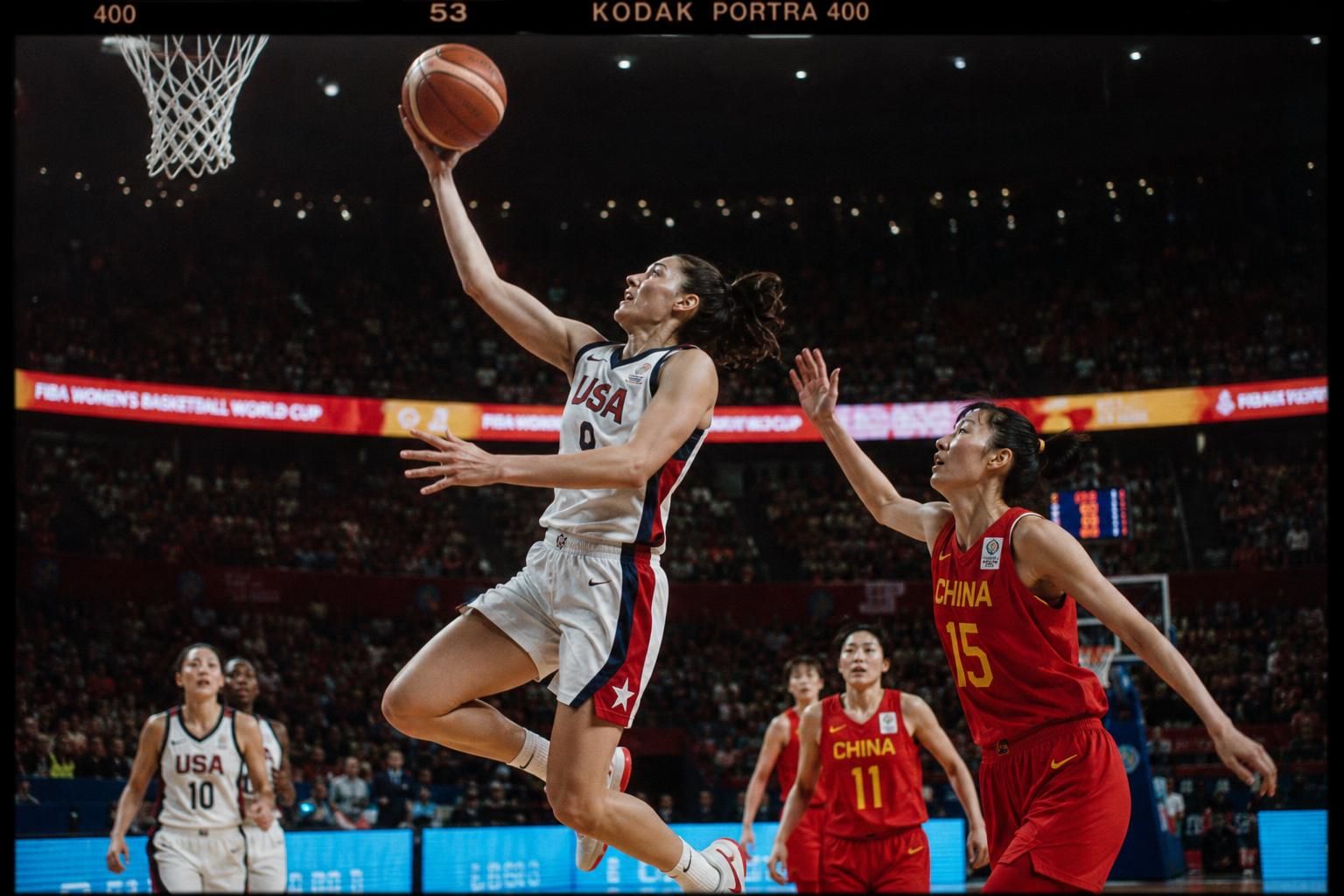 découvrez le travail de bastien hardy qui capture les bleues lors de la coupe du monde de basket, un hommage vibrant mêlant photographie argentique et exploits sportifs vers la médaille.