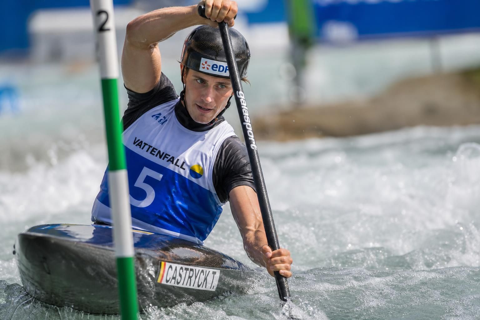 découvrez le succès éclatant de titouan castryck et camille prigent, qui remportent une nouvelle victoire impressionnante en coupe du monde de canoë-kayak.