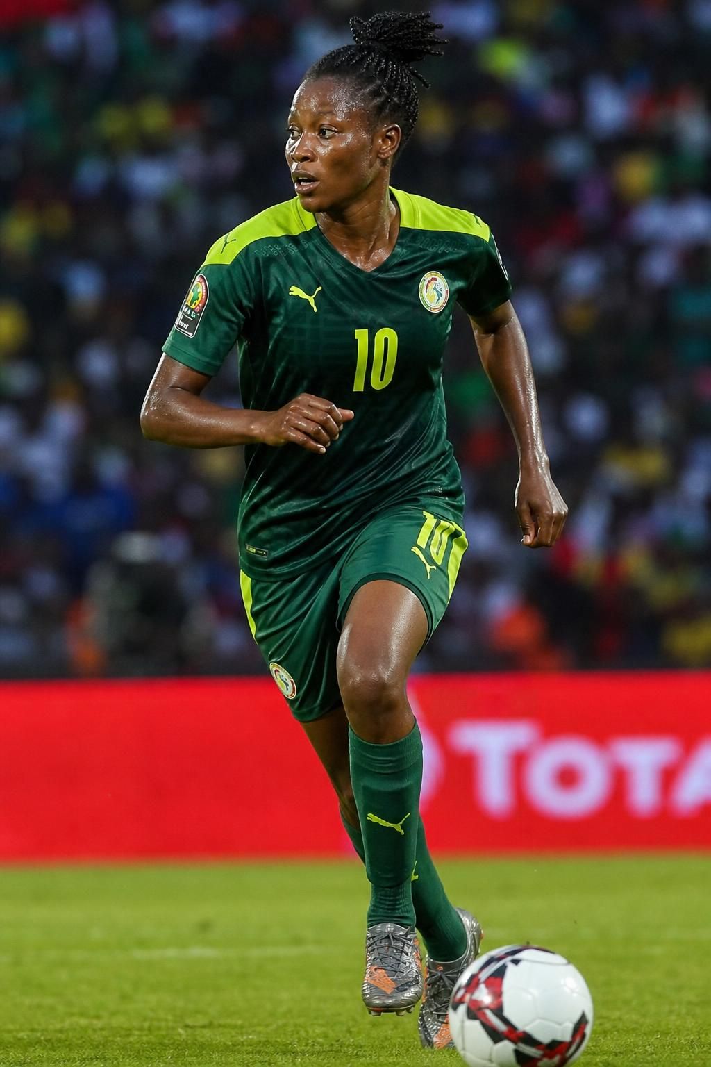 découvrez romaine gandonou, l'incroyable amazone béninoise et révélation inattendue de la fifa lors du mondial féminin u20, une étoile montante à suivre de près.