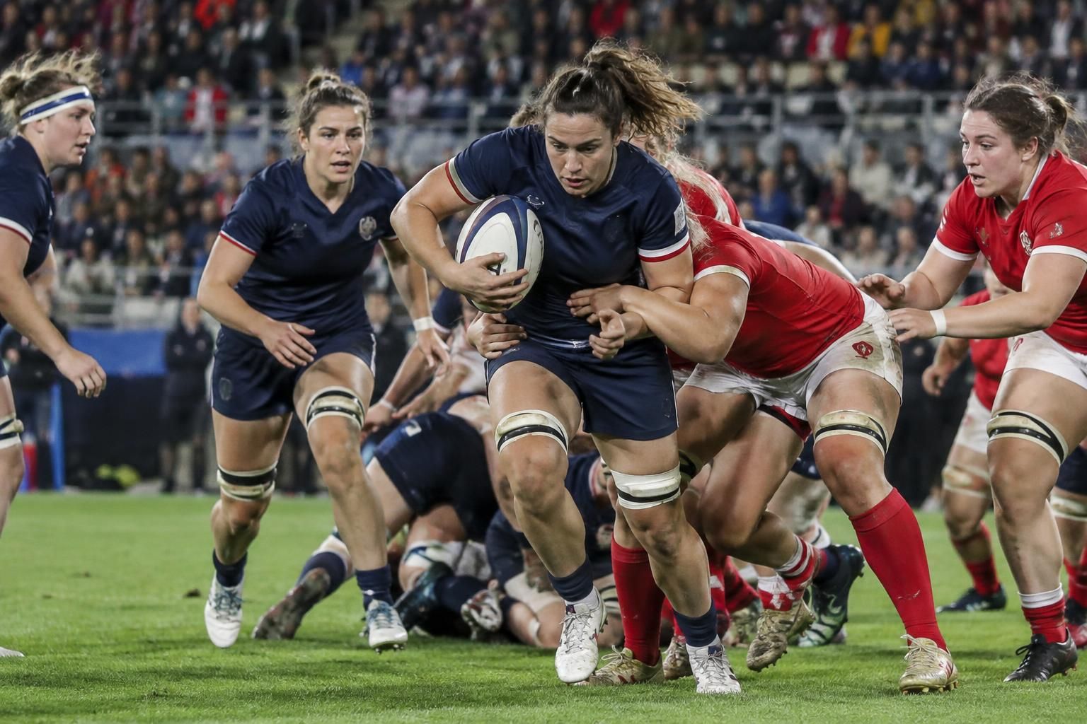 le rugby féminin doit désormais composer avec un nouvel adversaire, décidé à s’imposer durablement. découvrez les enjeux de ce défi qui pourrait changer la donne.